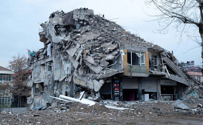A collapsed house in a state of rubbles