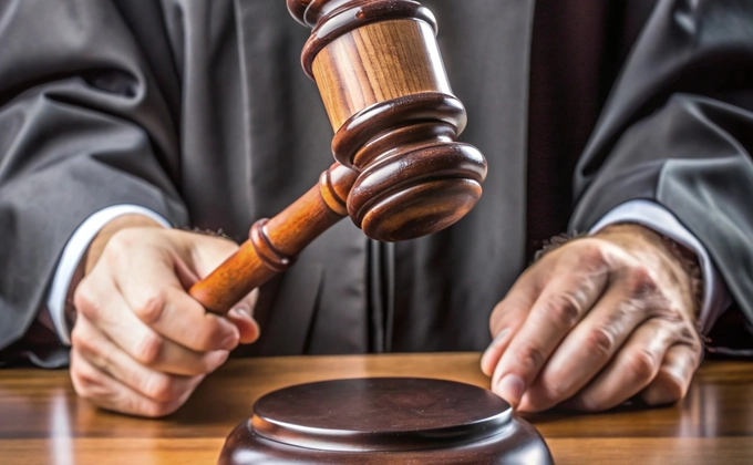 A judge striking a gavel signifying judgement