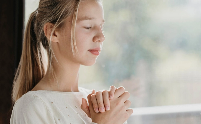 woman praying