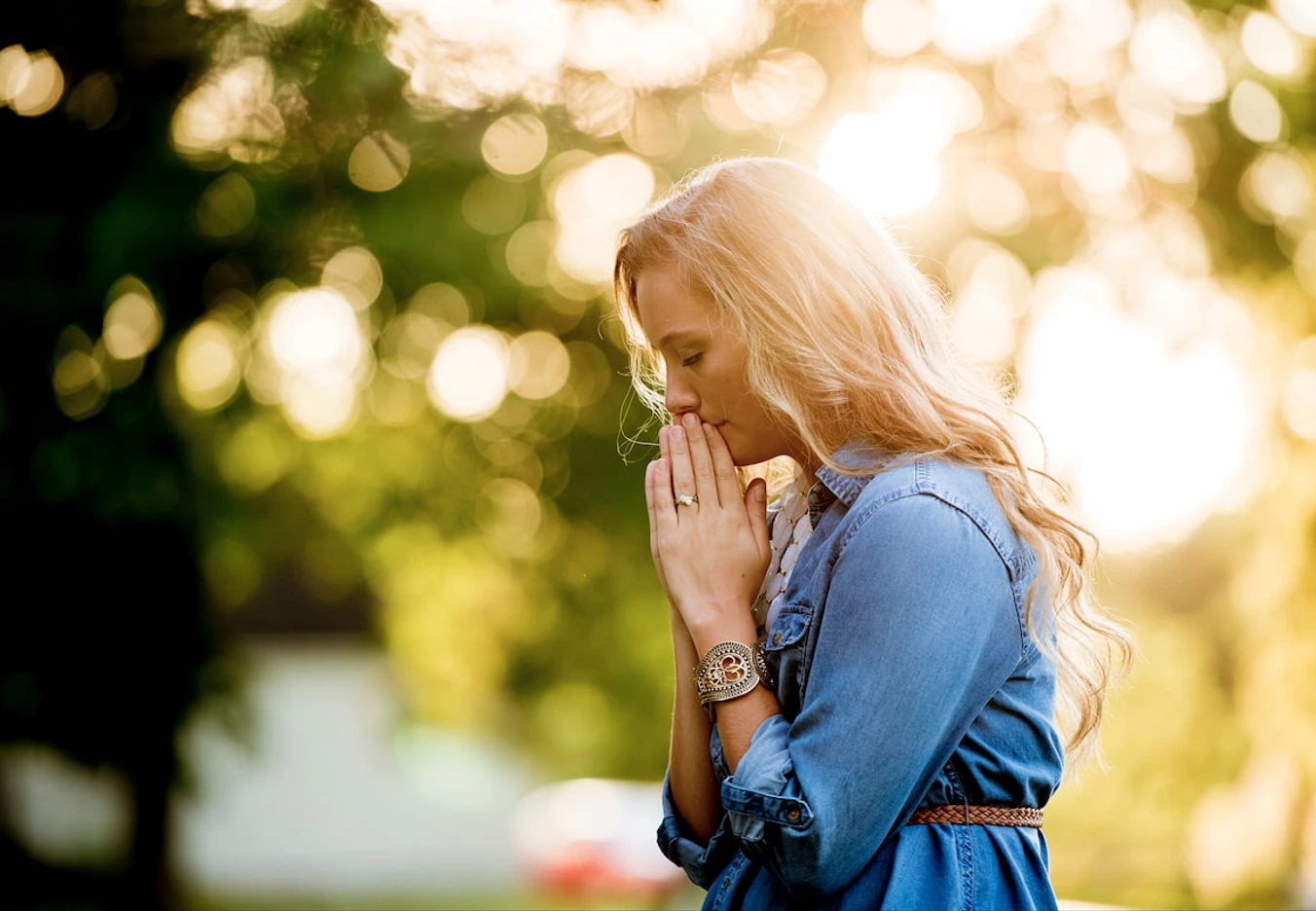 woman praying